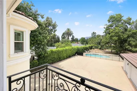 Exterior - 3255 Lombardy Rd, Pasadena, CA 91107 photo 6 of 9