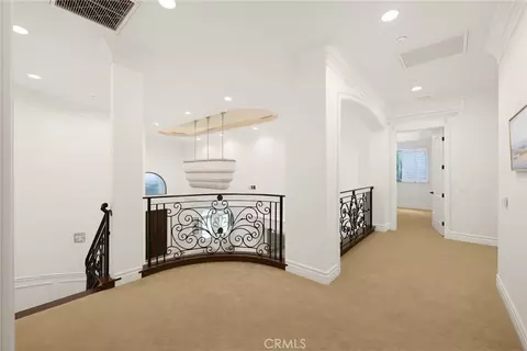 Entry Way - 3255 Lombardy Rd, Pasadena, CA 91107 photo 8 of 10