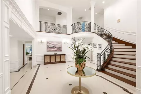 Entry Way - 3255 Lombardy Rd, Pasadena, CA 91107 photo 4 of 10