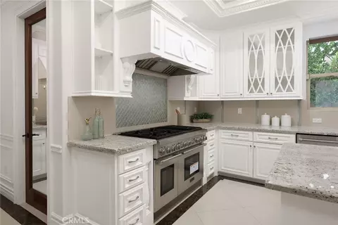 Kitchen - 3255 Lombardy Rd, Pasadena, CA 91107 photo 3 of 5