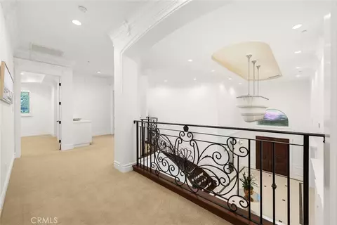 Entry Way - 3255 Lombardy Rd, Pasadena, CA 91107 photo 9 of 10