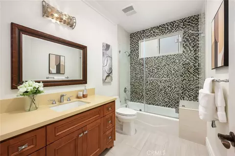 Bath - 3255 Lombardy Rd, Pasadena, CA 91107 photo 5 of 8