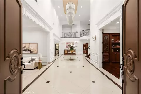 Entry Way - 3255 Lombardy Rd, Pasadena, CA 91107 photo 1 of 10