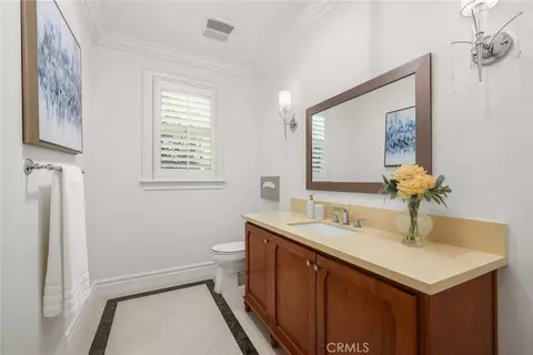 Bath - 3255 Lombardy Rd, Pasadena, CA 91107 photo 1 of 8