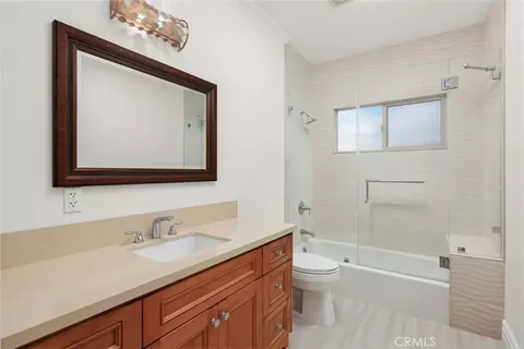 Bath - 3255 Lombardy Rd, Pasadena, CA 91107 photo 7 of 8