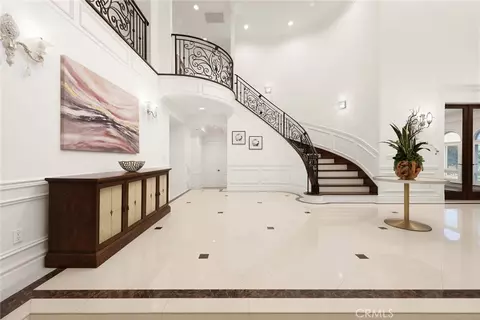 Entry Way - 3255 Lombardy Rd, Pasadena, CA 91107 photo 6 of 10