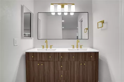 Bath - 543 E Lincoln St, Carson, CA 90745 photo 3 of 4