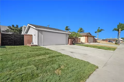 Exterior - 543 E Lincoln St, Carson, CA 90745 photo 12 of 13