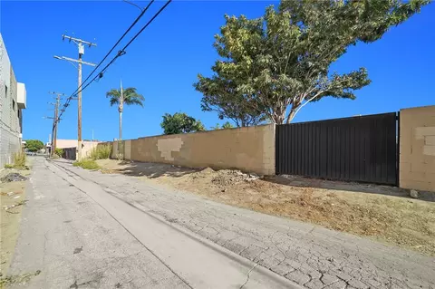 Exterior - 543 E Lincoln St, Carson, CA 90745 photo 13 of 13
