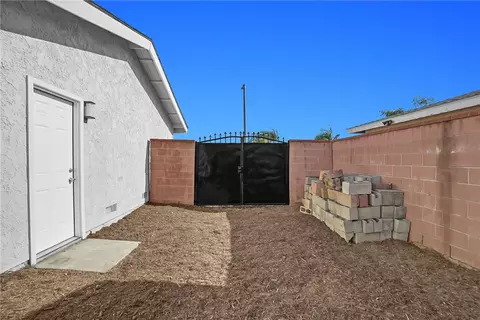 Exterior - 543 E Lincoln St, Carson, CA 90745 photo 11 of 13