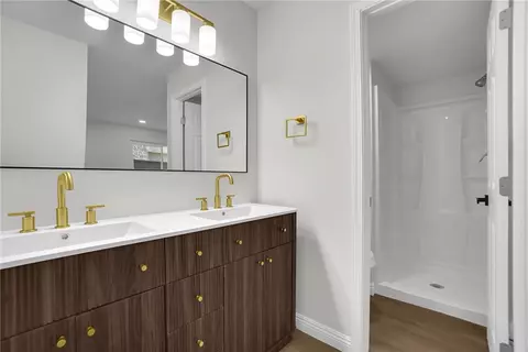 Bath - 543 E Lincoln St, Carson, CA 90745 photo 1 of 4