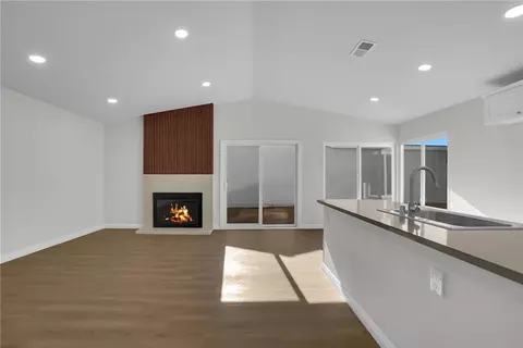 Living - 543 E Lincoln St, Carson, CA 90745 photo 4 of 9