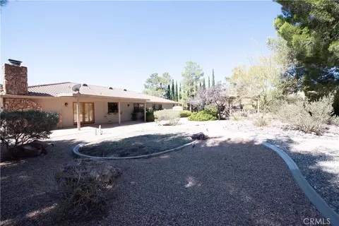 Exterior - 19934 Itasca, Apple Valley, CA 92308 photo 7 of 11