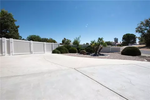 Exterior - 19934 Itasca, Apple Valley, CA 92308 photo 4 of 11