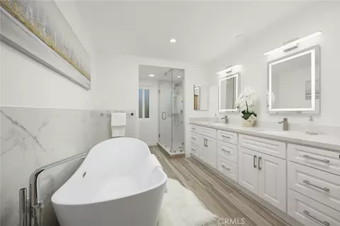 Bath - 2000 Holly Ave, Arcadia, CA 91007 photo 1 of 7