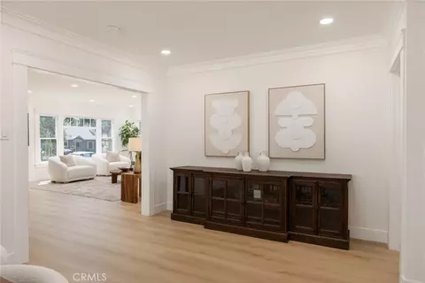 Entry Way - 525 E Jackson St, Pasadena, CA 91104 photo 5 of 6
