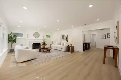 Living - 525 E Jackson St, Pasadena, CA 91104 photo 1 of 5