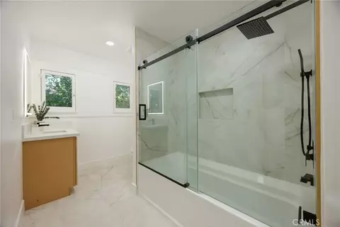 Bath - 525 E Jackson St, Pasadena, CA 91104 photo 1 of 3
