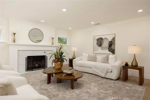 Living - 525 E Jackson St, Pasadena, CA 91104 photo 4 of 5