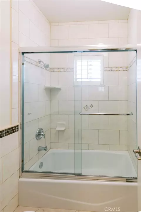 Bath - 156 El Dorado St #C, Arcadia, CA 91006 photo 7 of 7