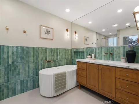Bath - 323 Santa Rosa Rd, Arcadia, CA 91007 photo 2 of 6