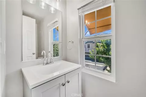 Bath - 44940 Honey Locust, Temecula, CA 92592 photo 2 of 3