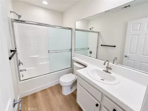Bath - 10968 Nambe, Apple Valley, CA 92308 photo 2 of 2
