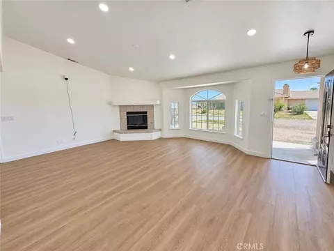 Living - 10968 Nambe, Apple Valley, CA 92308 photo 2 of 2