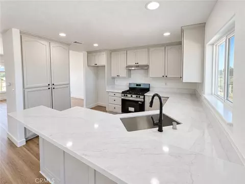 Kitchen - 10968 Nambe, Apple Valley, CA 92308 photo 2 of 3