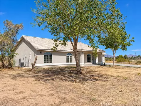 Exterior - 10968 Nambe, Apple Valley, CA 92308 photo 6 of 9