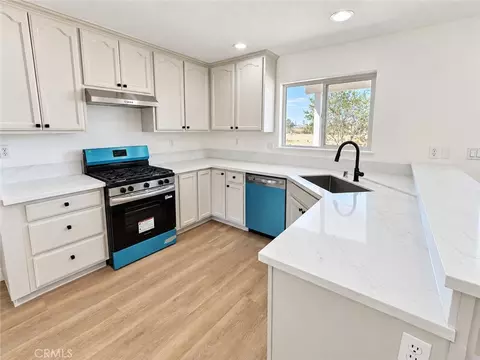 Kitchen - 10968 Nambe, Apple Valley, CA 92308 photo 1 of 3