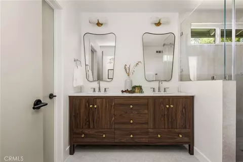 Bath - 3106 Lilly Ave, Long Beach, CA 90808 photo 3 of 6