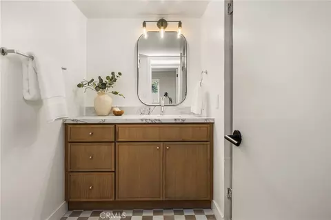 Bath - 3106 Lilly Ave, Long Beach, CA 90808 photo 1 of 6