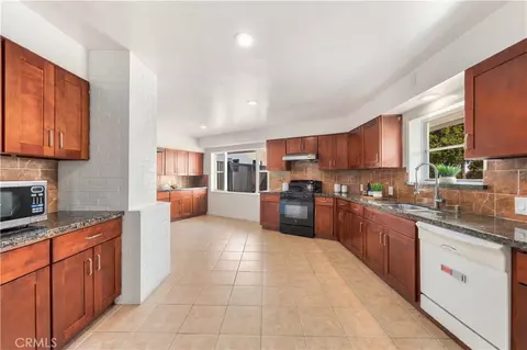 Kitchen - 19017 E Leadora, Glendora, CA 91741 photo 2 of 4