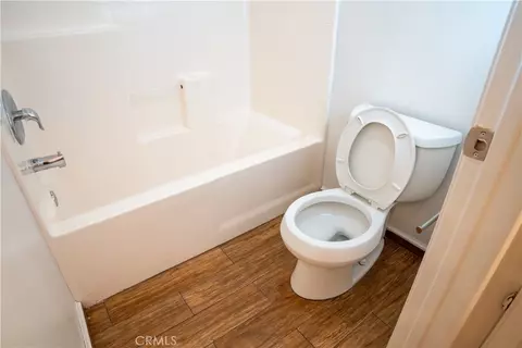Bath - 105 Galileo Ln, Perris, CA 92571 photo 3 of 12