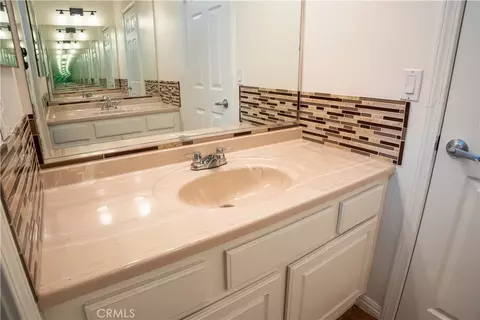 Bath - 105 Galileo Ln, Perris, CA 92571 photo 2 of 12