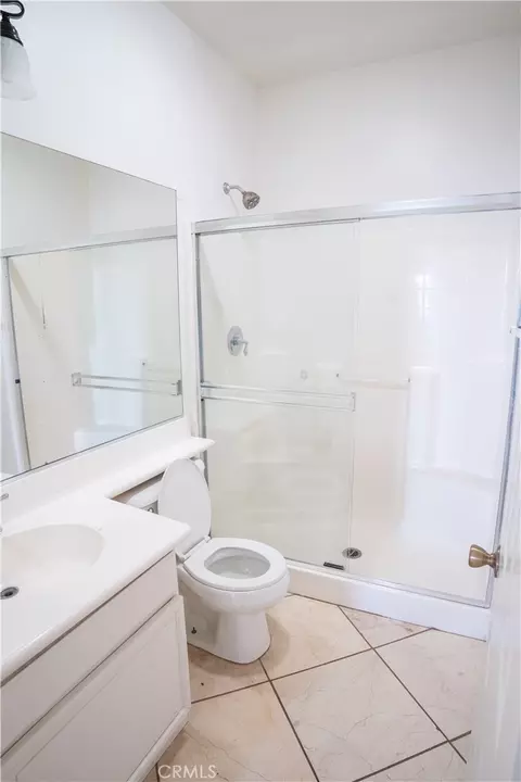 Bath - 105 Galileo Ln, Perris, CA 92571 photo 11 of 12