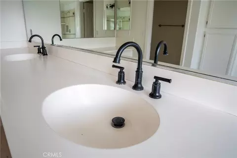 Bath - 105 Galileo Ln, Perris, CA 92571 photo 6 of 12