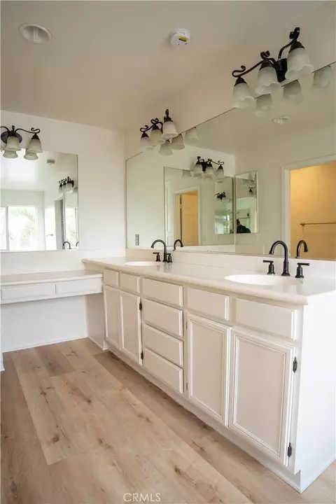 Bath - 105 Galileo Ln, Perris, CA 92571 photo 10 of 12
