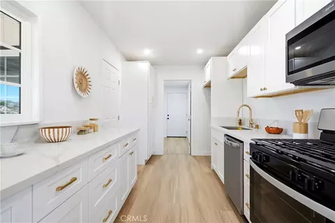 Kitchen - 51956 Northridge, Morongo Valley, CA 92256 photo 2 of 2
