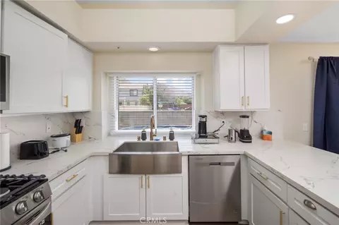 Kitchen - 15737 Firethorn, Fontana, CA 92337 photo 3 of 4