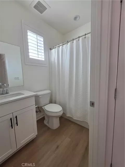 Bath - 2480 Encanto Paseo, Ontario, CA 91762 photo 2 of 2