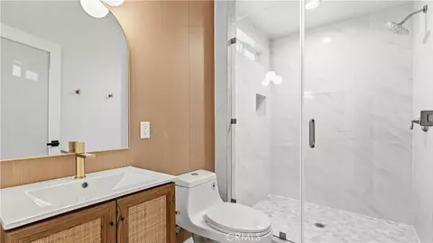 Bath - 808 S Los Robles, Pasadena, CA 91106 photo 1 of 4