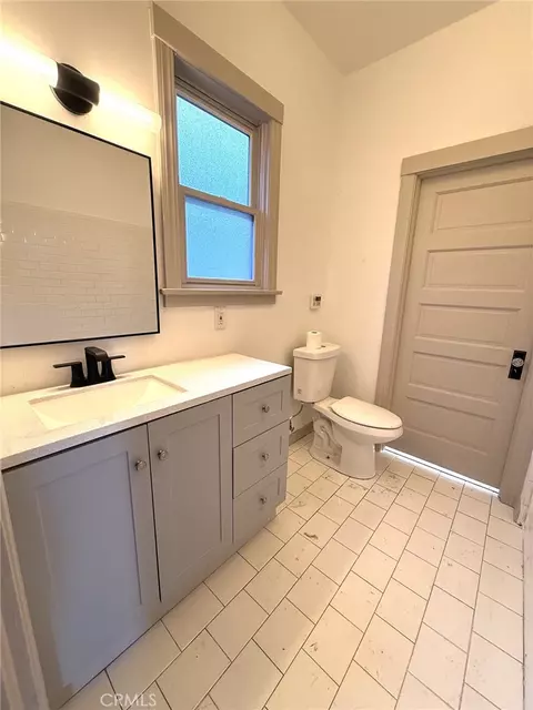 Bath - 1829 Everett St, Alameda, CA 94501 photo 1 of 2