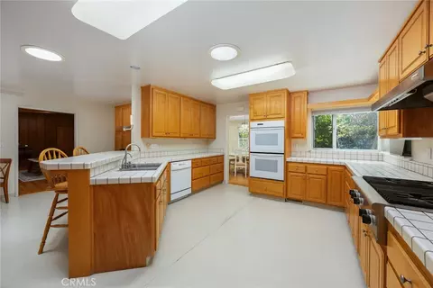 Kitchen - 3625 Lombardy, Pasadena, CA 91107 photo 8 of 9