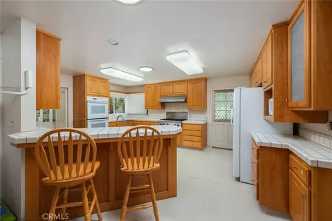 Kitchen - 3625 Lombardy, Pasadena, CA 91107 photo 6 of 9