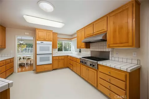 Kitchen - 3625 Lombardy, Pasadena, CA 91107 photo 7 of 9