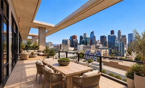 1111 S Grand #PH5, Los Angeles, CA 90015