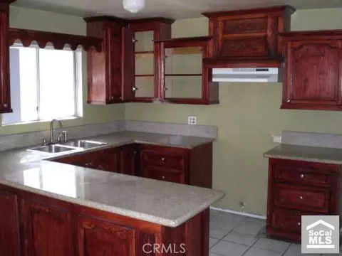 439 W Plum St, Compton, CA 90222 photo 1