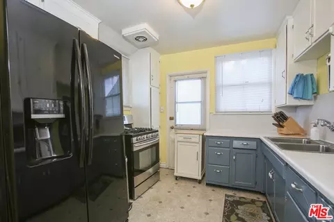 14961 Marlin Pl, Van Nuys, CA 91405 photo 6
